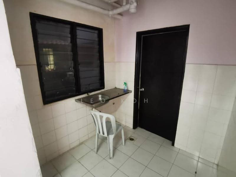 Pangsapuri untuk Disewa di Pangsapuri Vista Serdang - Leo Koh - Kitchen - PropertyGuru.com.my