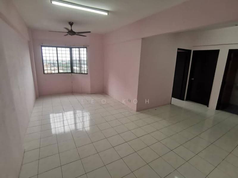 Pangsapuri untuk Disewa di Pangsapuri Vista Serdang - Leo Koh - Living Room - PropertyGuru.com.my