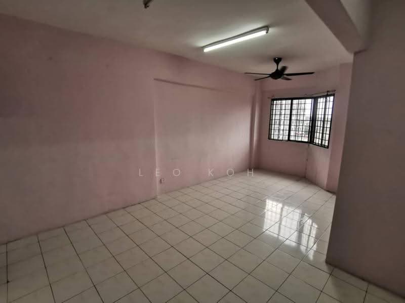 Pangsapuri untuk Disewa di Pangsapuri Vista Serdang - Leo Koh - Living Room - PropertyGuru.com.my