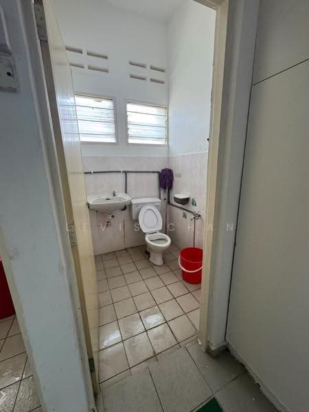 Pejabat untuk Disewa di Taman Nirwana (Ampang) - Levis Chan - Bathroom - PropertyGuru.com.my