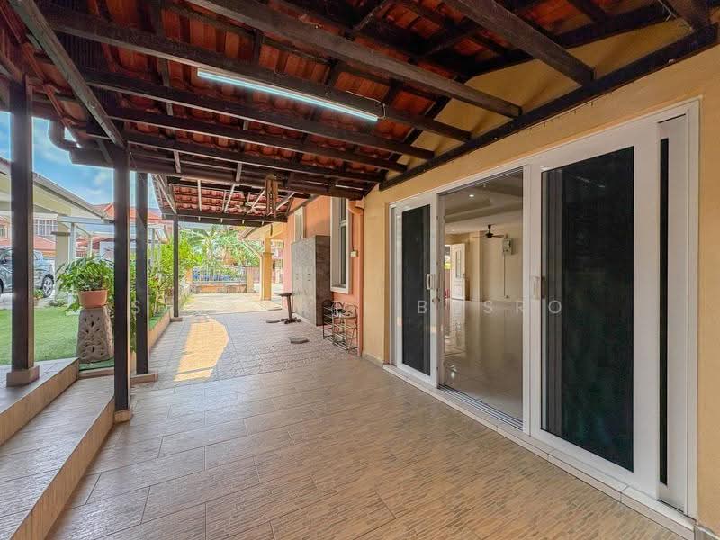 Rumah Berkembar untuk Dijual di Seksyen 7 (Shah Alam) - Salawati Busro - Exterior - PropertyGuru.com.my