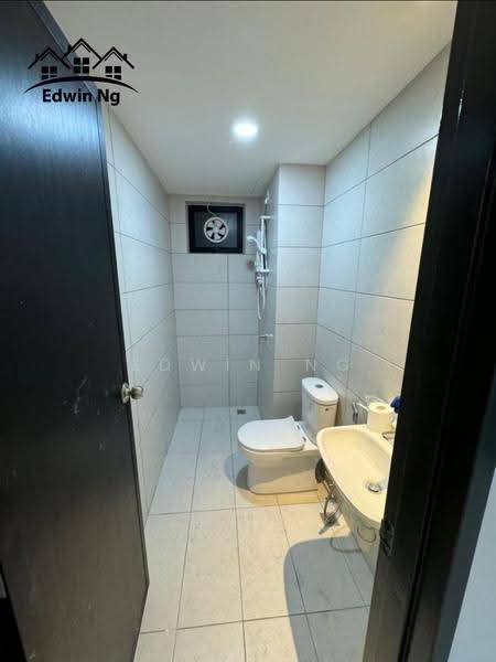 Kediaman Servis untuk Dijual di MARC Residences - Edwin Ng - Bathroom - PropertyGuru.com.my