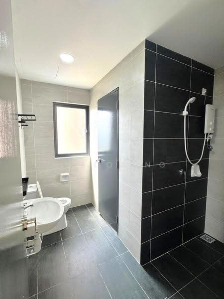 Kediaman Servis untuk Disewa di EDUSENTRAL - Carlos Ng - Bathroom - PropertyGuru.com.my