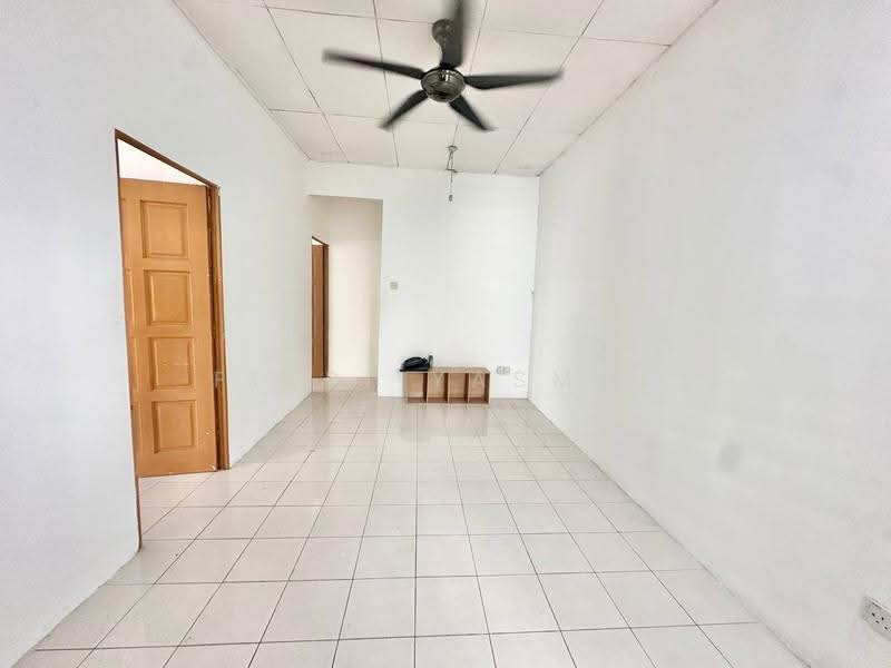 1-storey Terraced House for Sale in Bandar Saujana Putra (Tanjong Duabelas) - Fikri Yasmin - Living Room - PropertyGuru.com.my