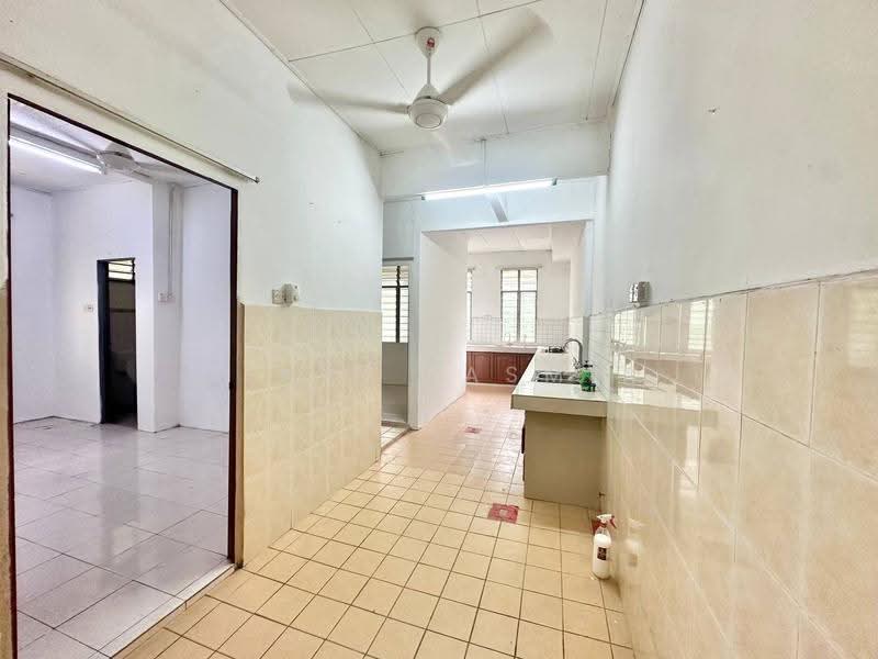 1-storey Terraced House for Sale in Bandar Saujana Putra (Tanjong Duabelas) - Fikri Yasmin - Kitchen - PropertyGuru.com.my