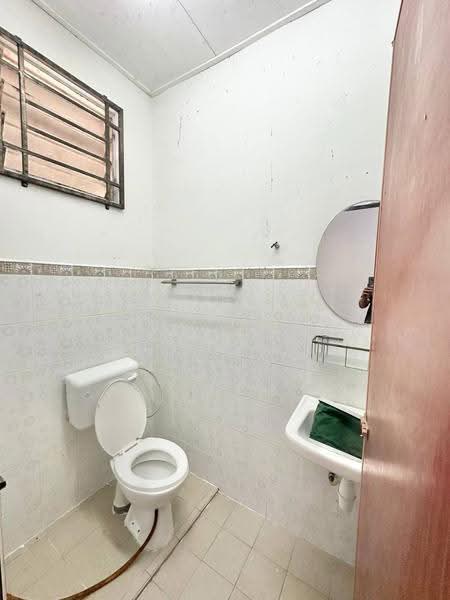 1-storey Terraced House for Sale in Bandar Saujana Putra (Tanjong Duabelas) - Fikri Yasmin - Bathroom - PropertyGuru.com.my