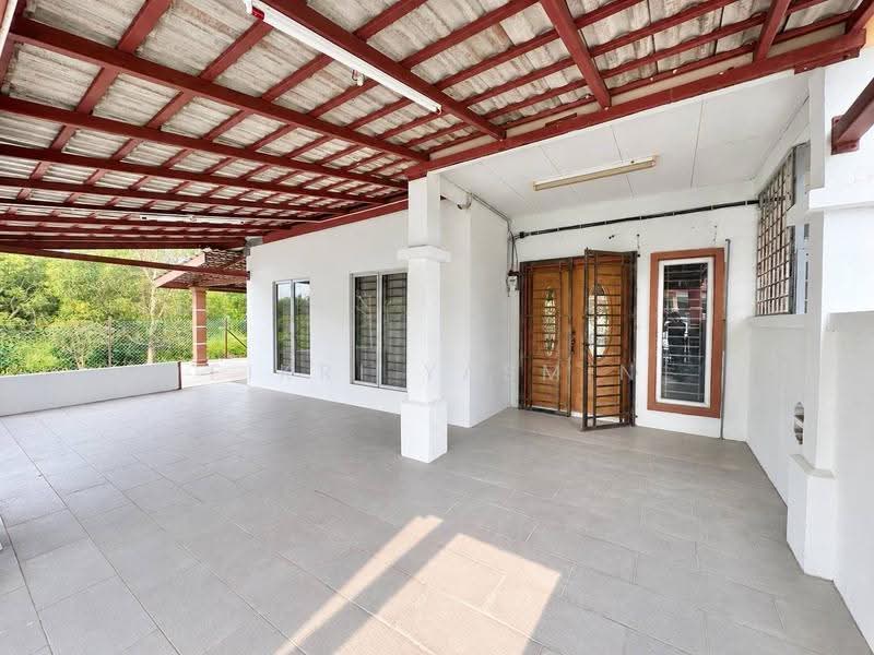 1-storey Terraced House for Sale in Bandar Saujana Putra (Tanjong Duabelas) - Fikri Yasmin - Exterior - PropertyGuru.com.my