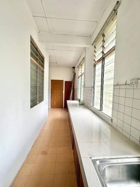 1-storey Terraced House for Sale in Bandar Saujana Putra (Tanjong Duabelas) - Fikri Yasmin - Kitchen - PropertyGuru.com.my