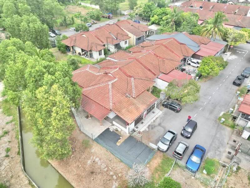 1-storey Terraced House for Sale in Bandar Saujana Putra (Tanjong Duabelas) - Fikri Yasmin - Exterior - PropertyGuru.com.my