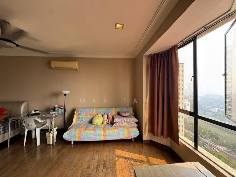 Kondominium untuk Dijual di Casa Tropicana - Max Tan - Living Room - PropertyGuru.com.my