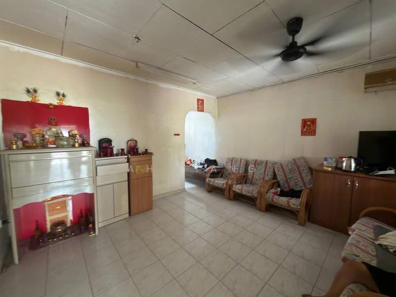 Rumah Teres 2-Tingkat untuk Dijual di Taman Timur (Kulai) - Ah Liang - Living Room - PropertyGuru.com.my