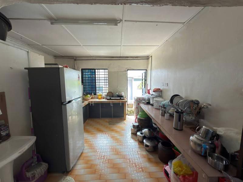 Rumah Teres 2-Tingkat untuk Dijual di Taman Timur (Kulai) - Ah Liang - Kitchen - PropertyGuru.com.my