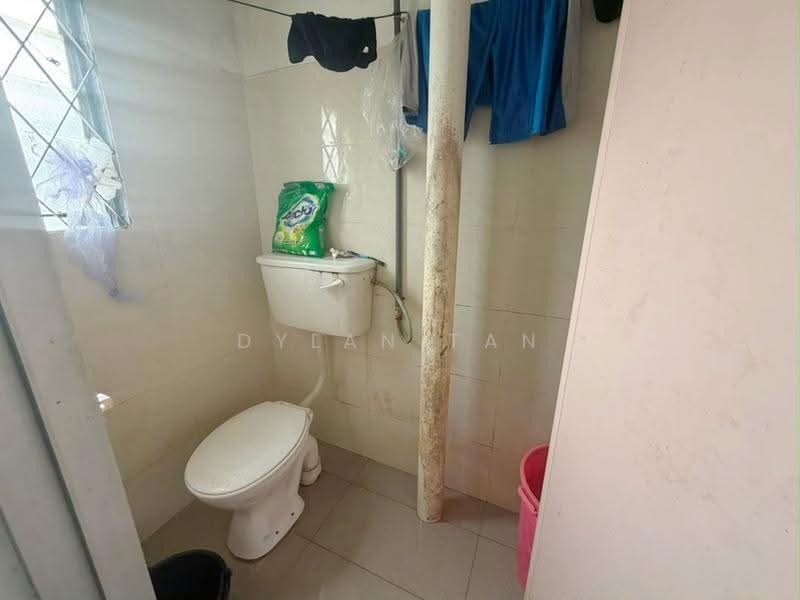 Rumah Flat untuk Dijual di Taman Cempaka - Dylan Tan - Bathroom - PropertyGuru.com.my