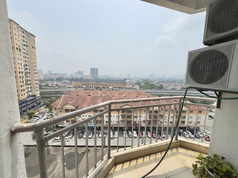 Kondominium untuk Dijual di Kepong Sentral Condominium - Nazrin Hakimin - Balcony - PropertyGuru.com.my