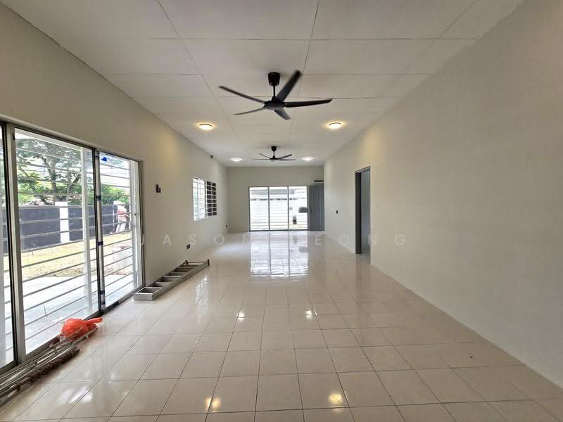 Rumah Banglo untuk Disewa di Kota Perdana (Seri Kembangan) - Jason Yeong - Living Room - PropertyGuru.com.my