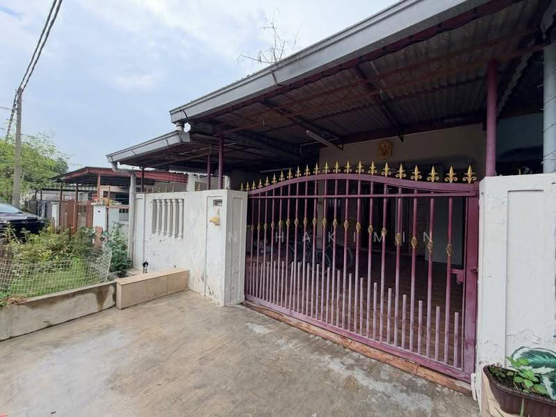 Rumah Teres 1-Tingkat untuk Dijual di Taman Bayu Perdana (Klang) - Nazrin Hakimin - Exterior - PropertyGuru.com.my