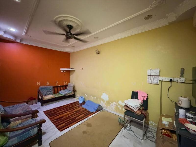 Rumah Teres 1-Tingkat untuk Dijual di Taman Bayu Perdana (Klang) - Nazrin Hakimin - Living Room - PropertyGuru.com.my