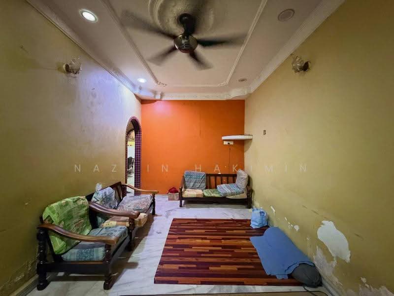Rumah Teres 1-Tingkat untuk Dijual di Taman Bayu Perdana (Klang) - Nazrin Hakimin - Living Room - PropertyGuru.com.my