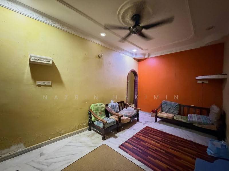 Rumah Teres 1-Tingkat untuk Dijual di Taman Bayu Perdana (Klang) - Nazrin Hakimin - Living Room - PropertyGuru.com.my