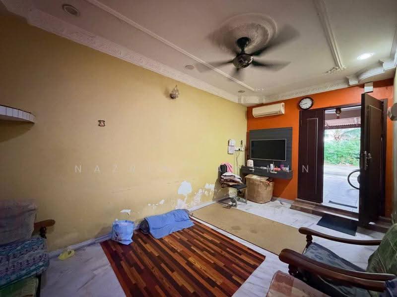 Rumah Teres 1-Tingkat untuk Dijual di Taman Bayu Perdana (Klang) - Nazrin Hakimin - Living Room - PropertyGuru.com.my