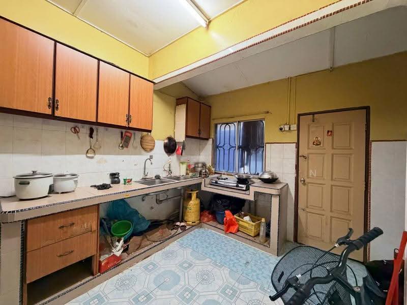 Rumah Teres 1-Tingkat untuk Dijual di Taman Bayu Perdana (Klang) - Nazrin Hakimin - Kitchen - PropertyGuru.com.my