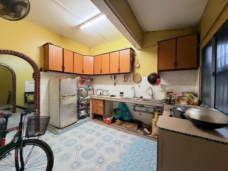 Rumah Teres 1-Tingkat untuk Dijual di Taman Bayu Perdana (Klang) - Nazrin Hakimin - Kitchen - PropertyGuru.com.my