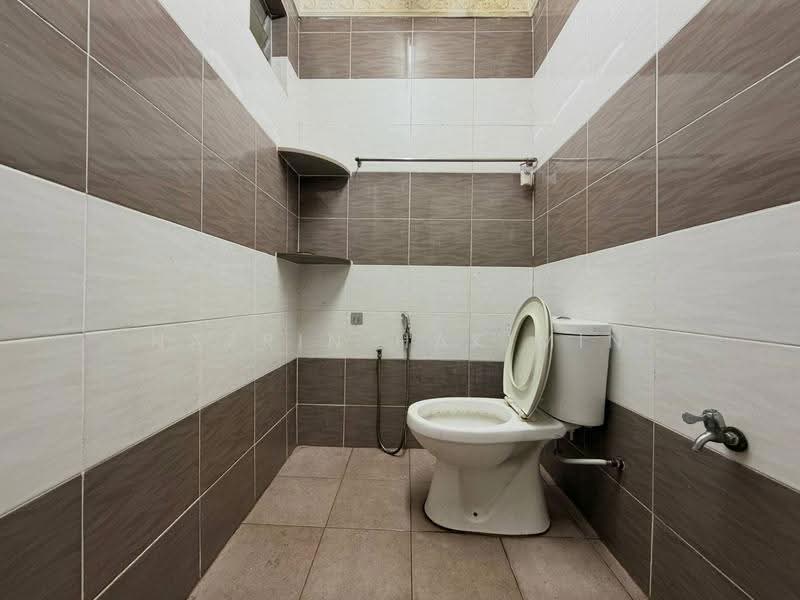 Rumah Teres 1-Tingkat untuk Dijual di Taman Bayu Perdana (Klang) - Nazrin Hakimin - Bathroom - PropertyGuru.com.my