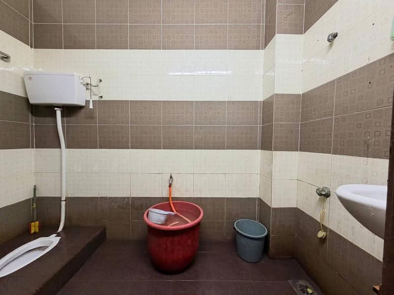 Rumah Teres 1-Tingkat untuk Dijual di Taman Bayu Perdana (Klang) - Nazrin Hakimin - Bathroom - PropertyGuru.com.my