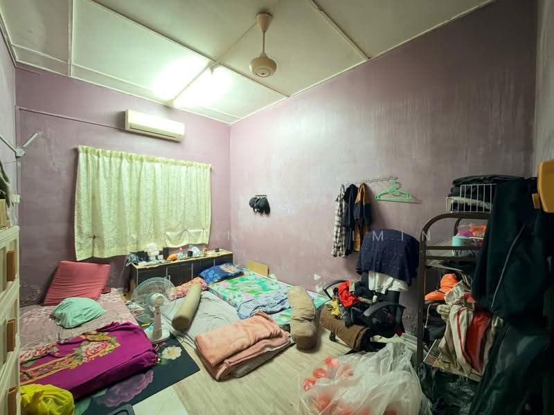 Rumah Teres 1-Tingkat untuk Dijual di Taman Bayu Perdana (Klang) - Nazrin Hakimin - Bedroom - PropertyGuru.com.my