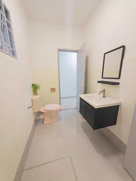 Rumah Teres 2-Tingkat untuk Dijual di Taman Meranti Jaya (Puchong) - Roy Kong - Bathroom - PropertyGuru.com.my