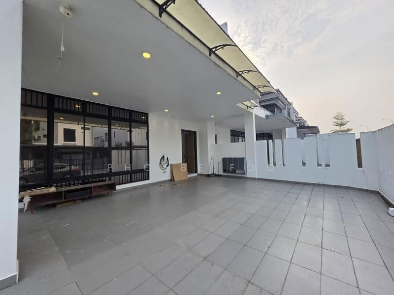 Rumah Berkembar untuk Disewa di Setia Tropika (Johor Bahru) - Phoebe Foo - Exterior - PropertyGuru.com.my