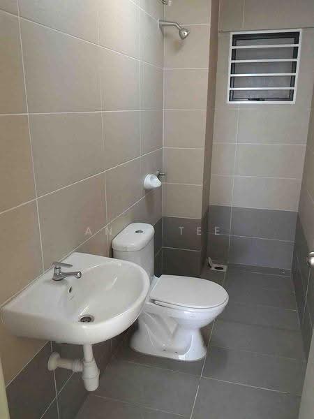 Kediaman Servis untuk Disewa di Alam Sanjung - Andy Tee - Master Bathroom - PropertyGuru.com.my