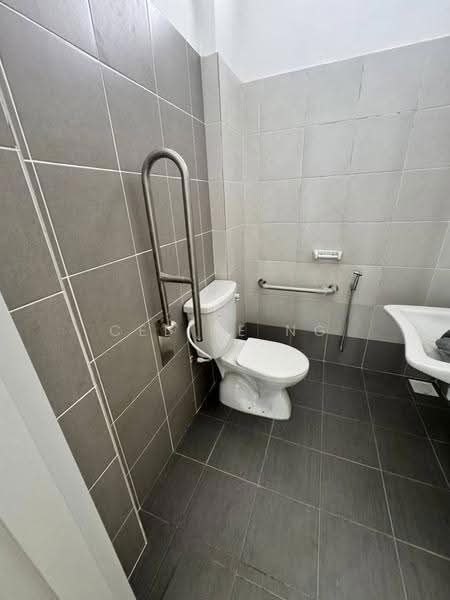 Kilang untuk Disewa di Taman Perindustrian Senai (Senai) - Celine Ng - Bathroom - PropertyGuru.com.my