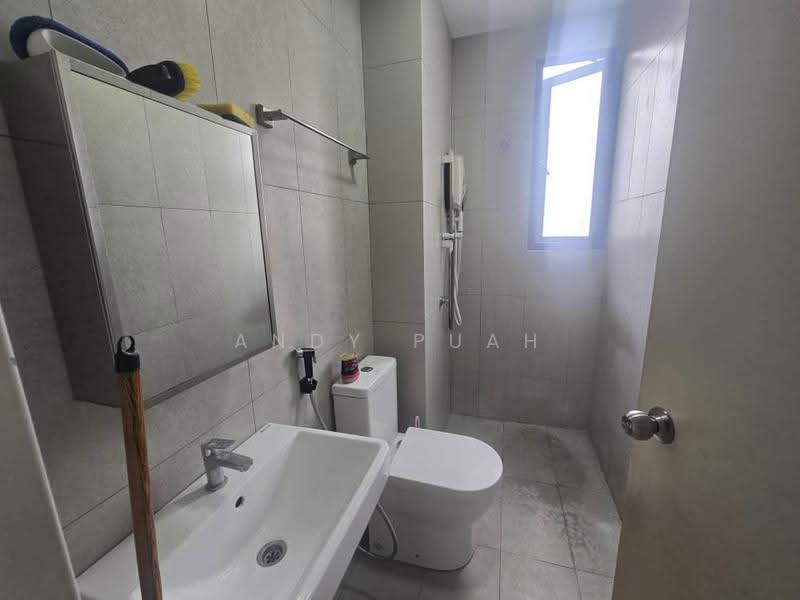 Kediaman Servis untuk Disewa di Kenwingston Skylofts - Andy Puah - Bathroom - PropertyGuru.com.my