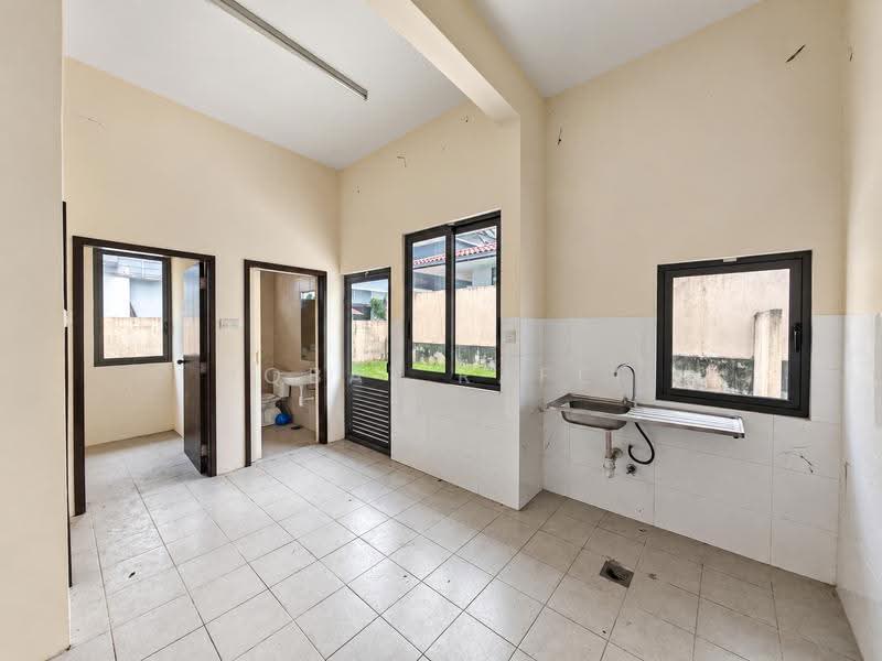 Rumah Banglo untuk Dijual di Bandar Seri Putra (Bangi) - Iqbal Rafei - Bathroom - PropertyGuru.com.my