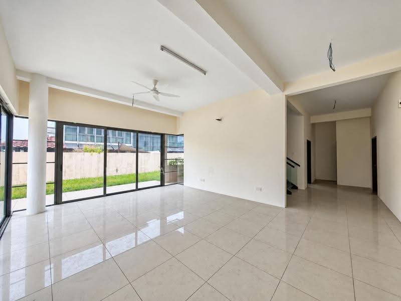 Rumah Banglo untuk Dijual di Bandar Seri Putra (Bangi) - Iqbal Rafei - Living Room - PropertyGuru.com.my