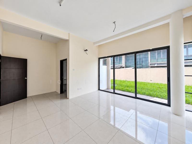 Rumah Banglo untuk Dijual di Bandar Seri Putra (Bangi) - Iqbal Rafei - Living Room - PropertyGuru.com.my
