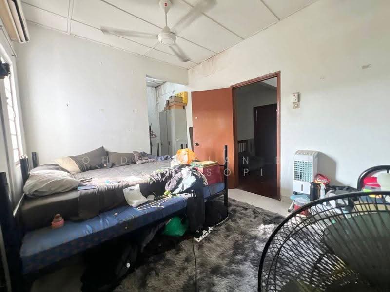Rumah Teres 2-Tingkat untuk Dijual di Taman TTDI Jaya (Shah Alam) - Mohd Hazlan bin Mohd Sopi - Bedroom - PropertyGuru.com.my