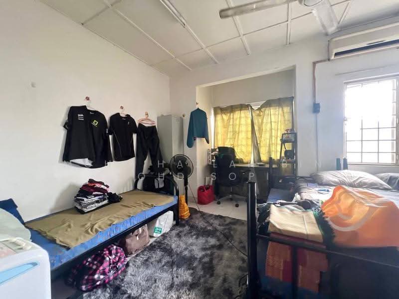 Rumah Teres 2-Tingkat untuk Dijual di Taman TTDI Jaya (Shah Alam) - Mohd Hazlan bin Mohd Sopi - Bedroom - PropertyGuru.com.my