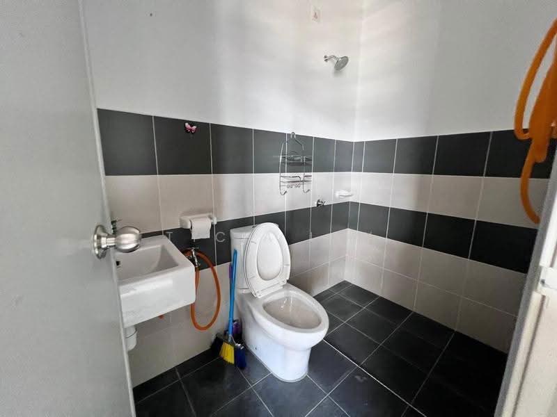 2-storey Terraced House for Rent in Taman Bestari Perdana (Pasir Gudang) - Tycia Law - Bathroom - PropertyGuru.com.my