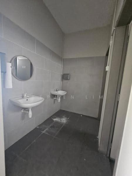 Shop for Rent in Bandar Rimbayu (Telok Panglima Garang) - Stephen Lim - Bathroom - PropertyGuru.com.my