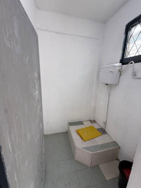 Flat for Sale at Flat Taman Ungku Tun Aminah - Dylan Tan - Bathroom - PropertyGuru.com.my
