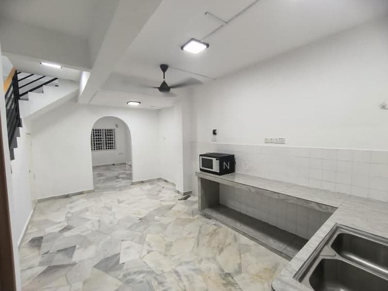 Rumah Teres 2-Tingkat untuk Disewa di Klang (Selangor) - Kelly Ng - Kitchen - PropertyGuru.com.my