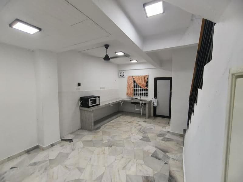 Rumah Teres 2-Tingkat untuk Disewa di Klang (Selangor) - Kelly Ng - Kitchen - PropertyGuru.com.my