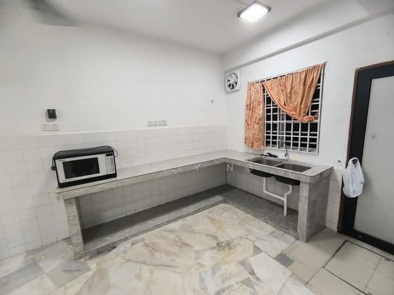 Rumah Teres 2-Tingkat untuk Disewa di Klang (Selangor) - Kelly Ng - Kitchen - PropertyGuru.com.my