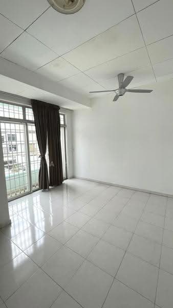 Rumah Teres 2.5-Tingkat untuk Dijual di Taman Setia Indah (Tebrau) - Larry Ng - Living Room - PropertyGuru.com.my