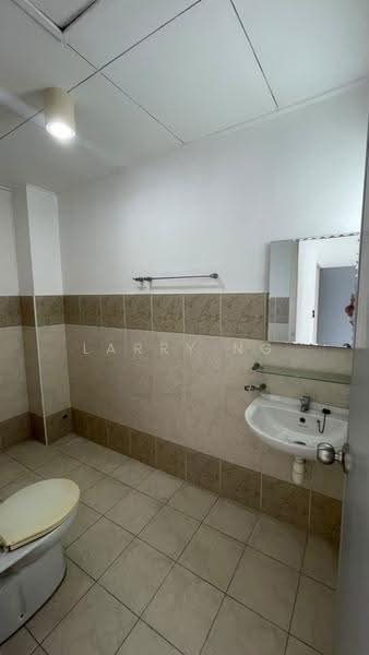 Rumah Teres 2.5-Tingkat untuk Dijual di Taman Setia Indah (Tebrau) - Larry Ng - Bathroom - PropertyGuru.com.my