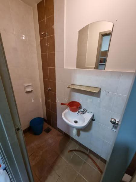 Townhouse for Sale in Kampung Sungai Kayu Ara (Petaling Jaya) - Ethan Swe - Bathroom - PropertyGuru.com.my