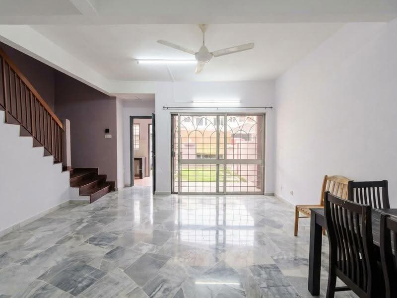 Rumah Teres 2-Tingkat untuk Disewa di Usj 13 (Subang Jaya) - Shahshi T - Living Room - PropertyGuru.com.my