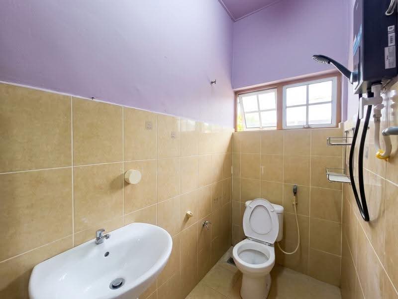 Rumah Teres 2-Tingkat untuk Disewa di Usj 13 (Subang Jaya) - Shahshi T - Bathroom - PropertyGuru.com.my